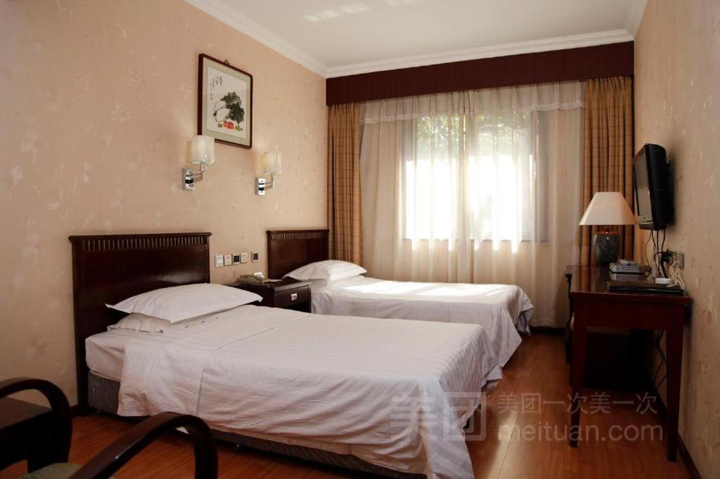 Hujialou Hot Spring Hotel Beijing Exterior photo